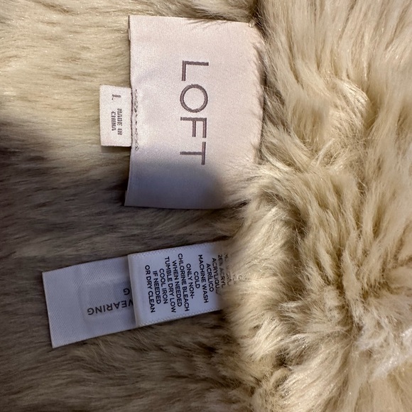 LOFT Cream Faux Fur Vest - Picture 4 of 4